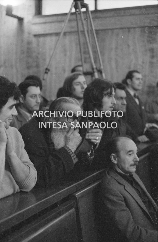 Pubblico assiste al processo in appello, ai membri della banda Cavallero, al tribunale di Milano