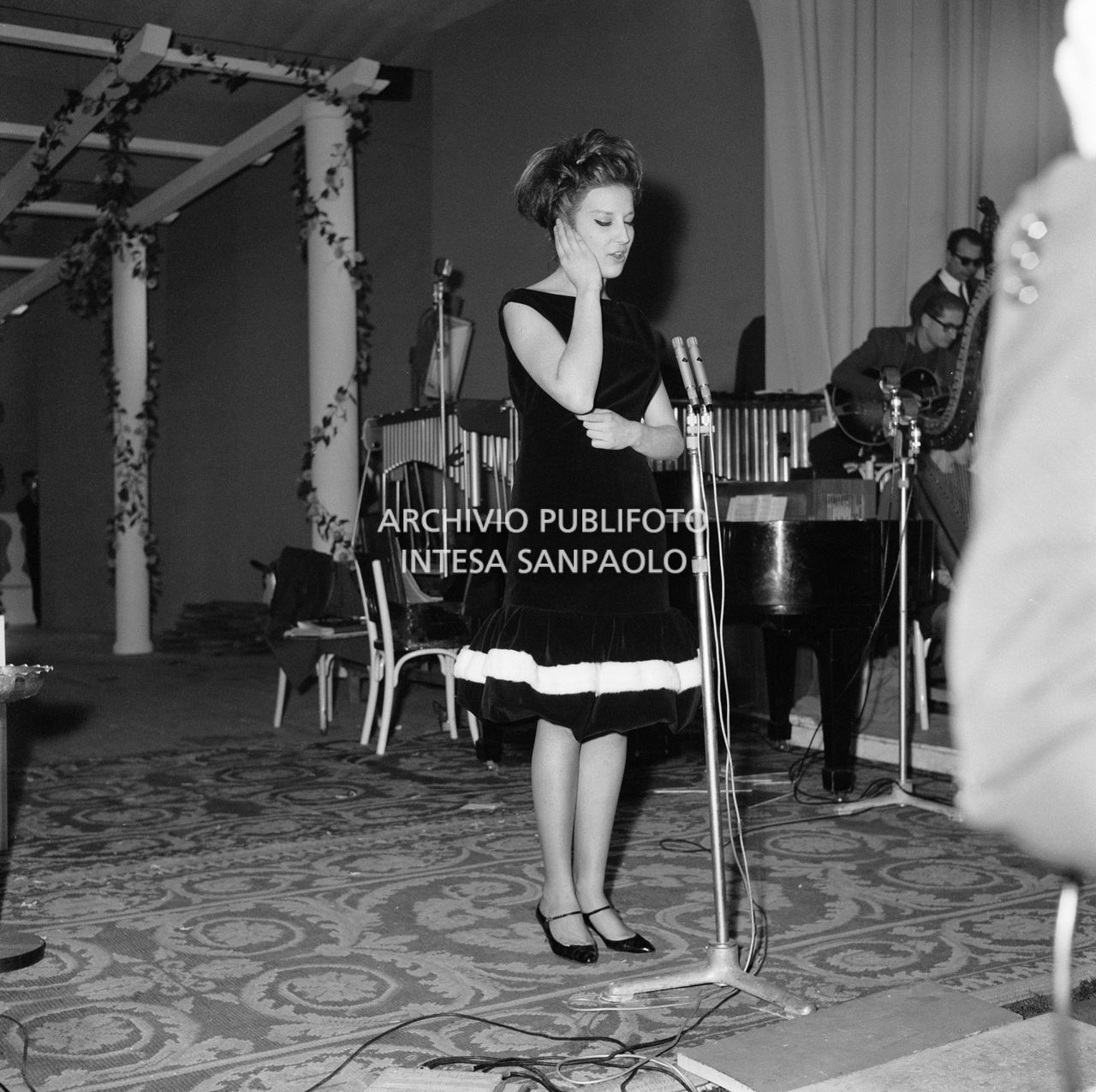 Mina canta alle prove dell'XI Festival di Sanremo