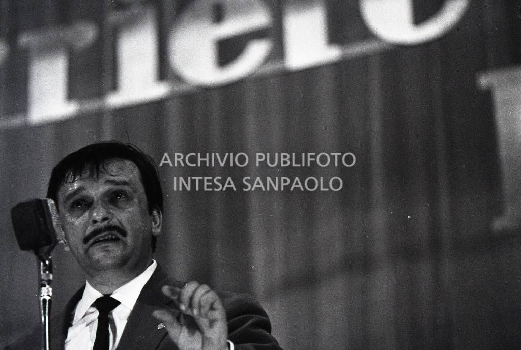 Fred Buscaglione canta al Teatro Lirico di Milano