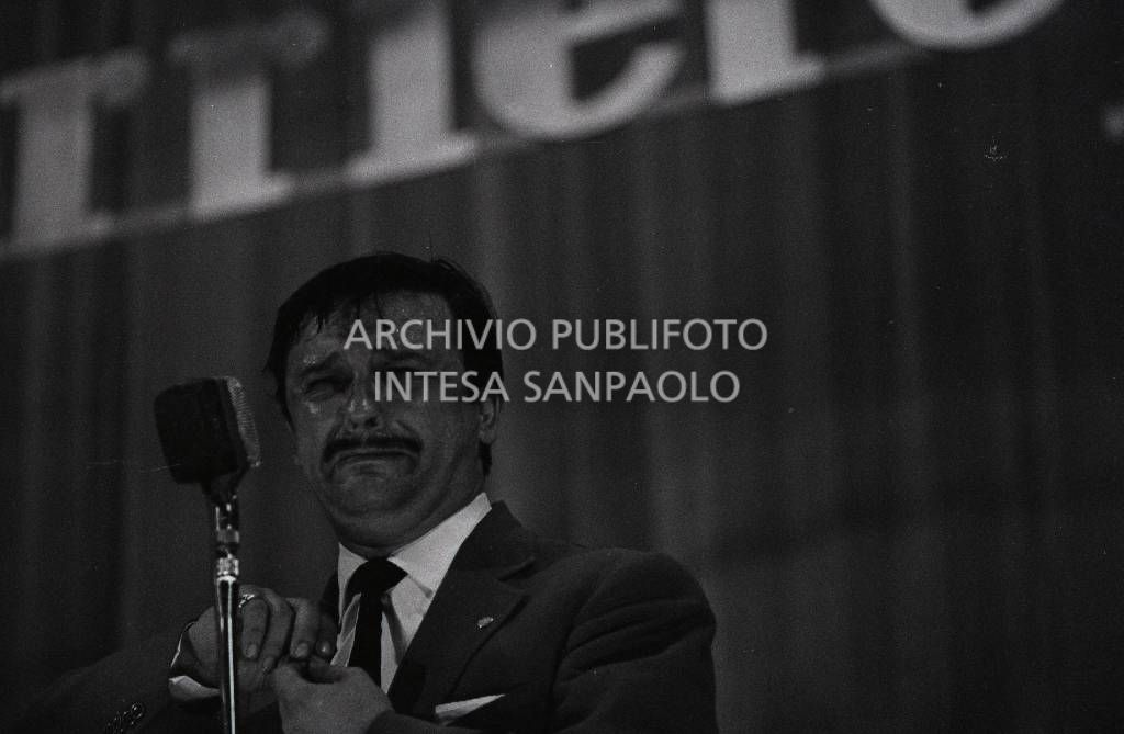 Fred Buscaglione canta al Teatro Lirico di Milano