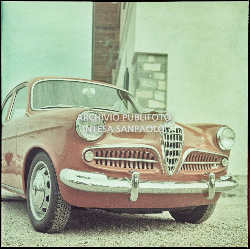 Alfa Romeo Giulietta berlina rossa