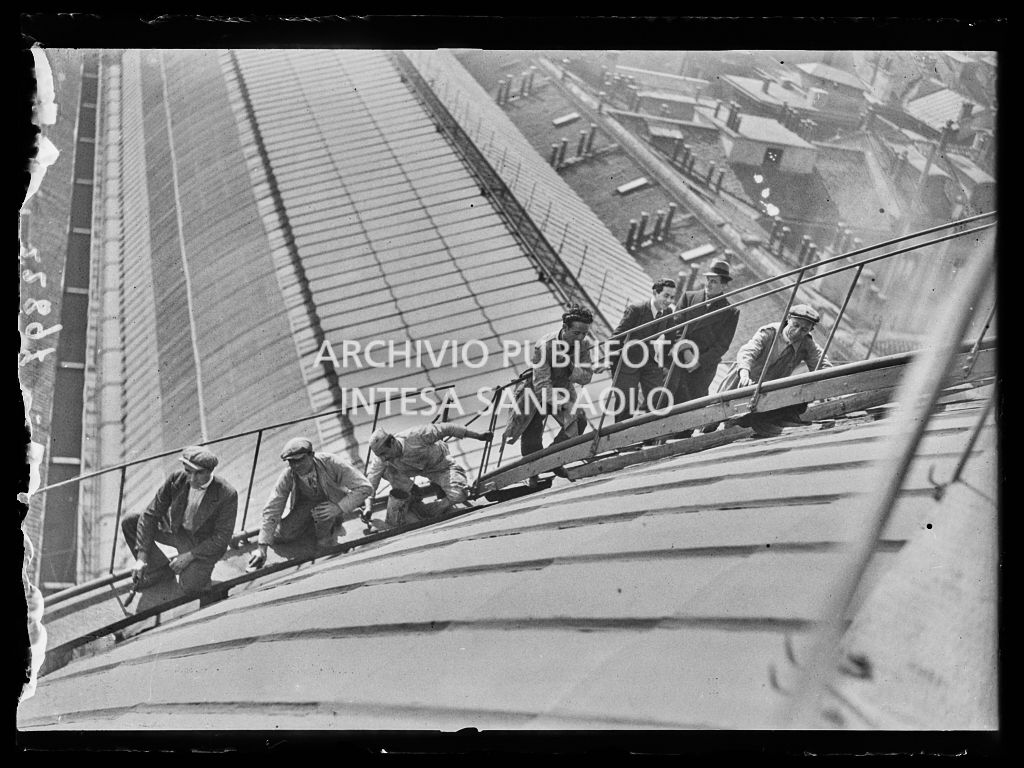 Lavoro in ferrovia. Tettoie