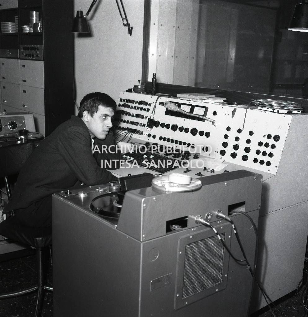 Adriano Celentano in sala di registrazione<br>606887
