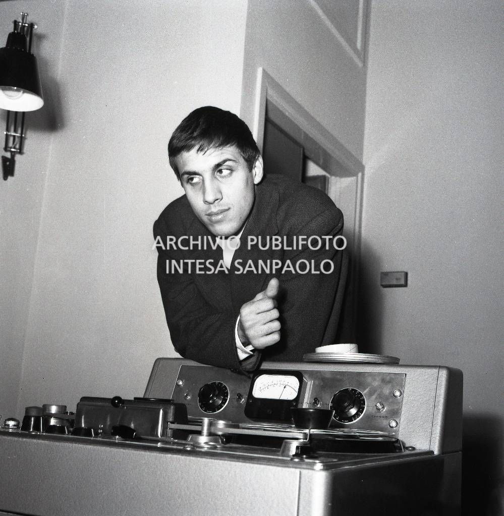 Adriano Celentano in sala di registrazione<br>606890