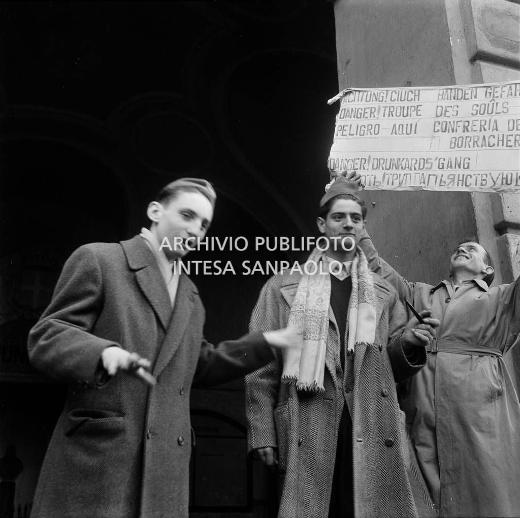 Mascherati al Carnevale d'Ivrea<br>120160