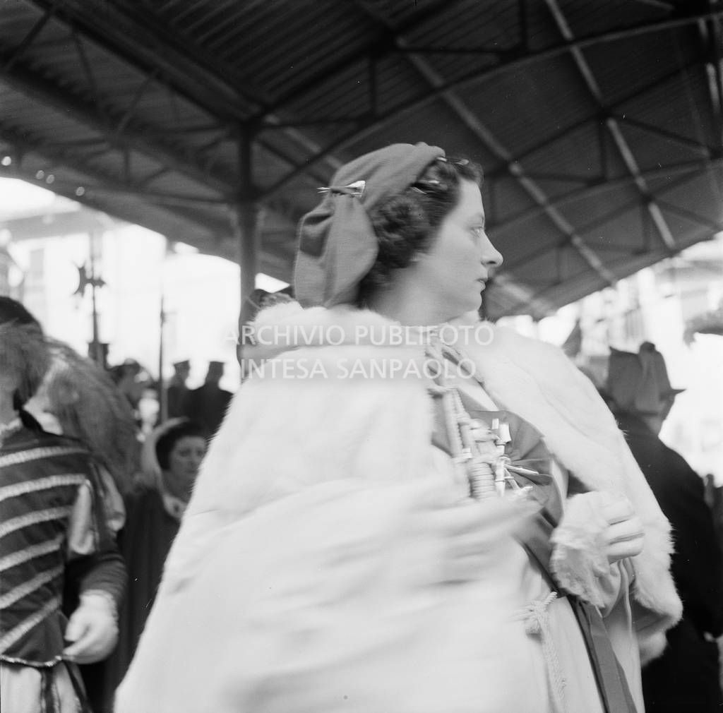 La Mugnaia, nell'edizione del 1952 impersonata da Nella Biccolini Borello, al Carnevale d'Ivrea<br>120174