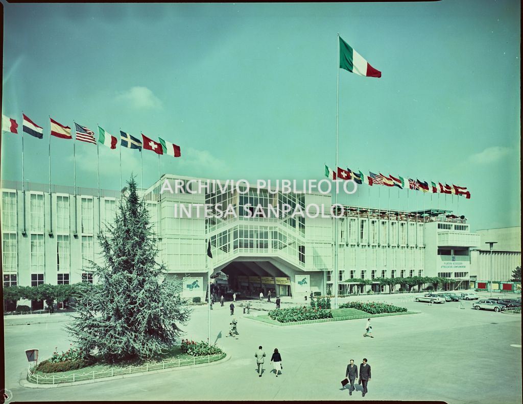 Vista sul Palazzo delle Nazioni alla Fiera Campionaria di Milano del 1959