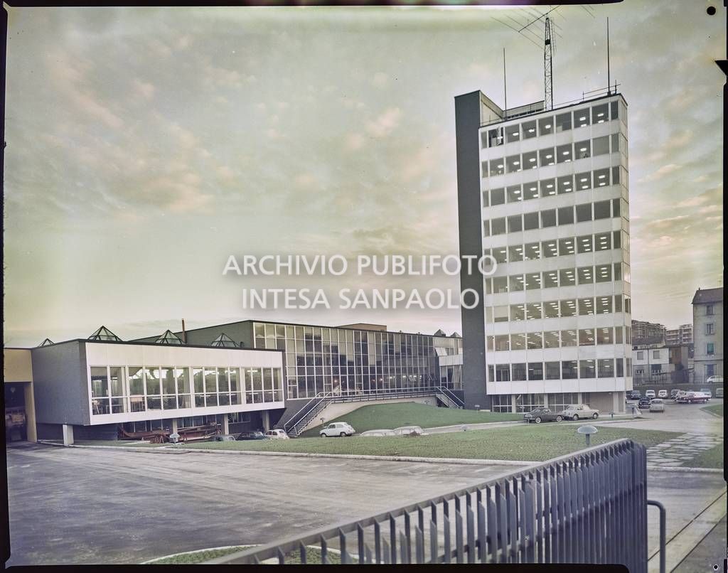 Esterno della sede del quotidiano "Il Giorno" in via Fava, quartiere Maggiolina, di Milano