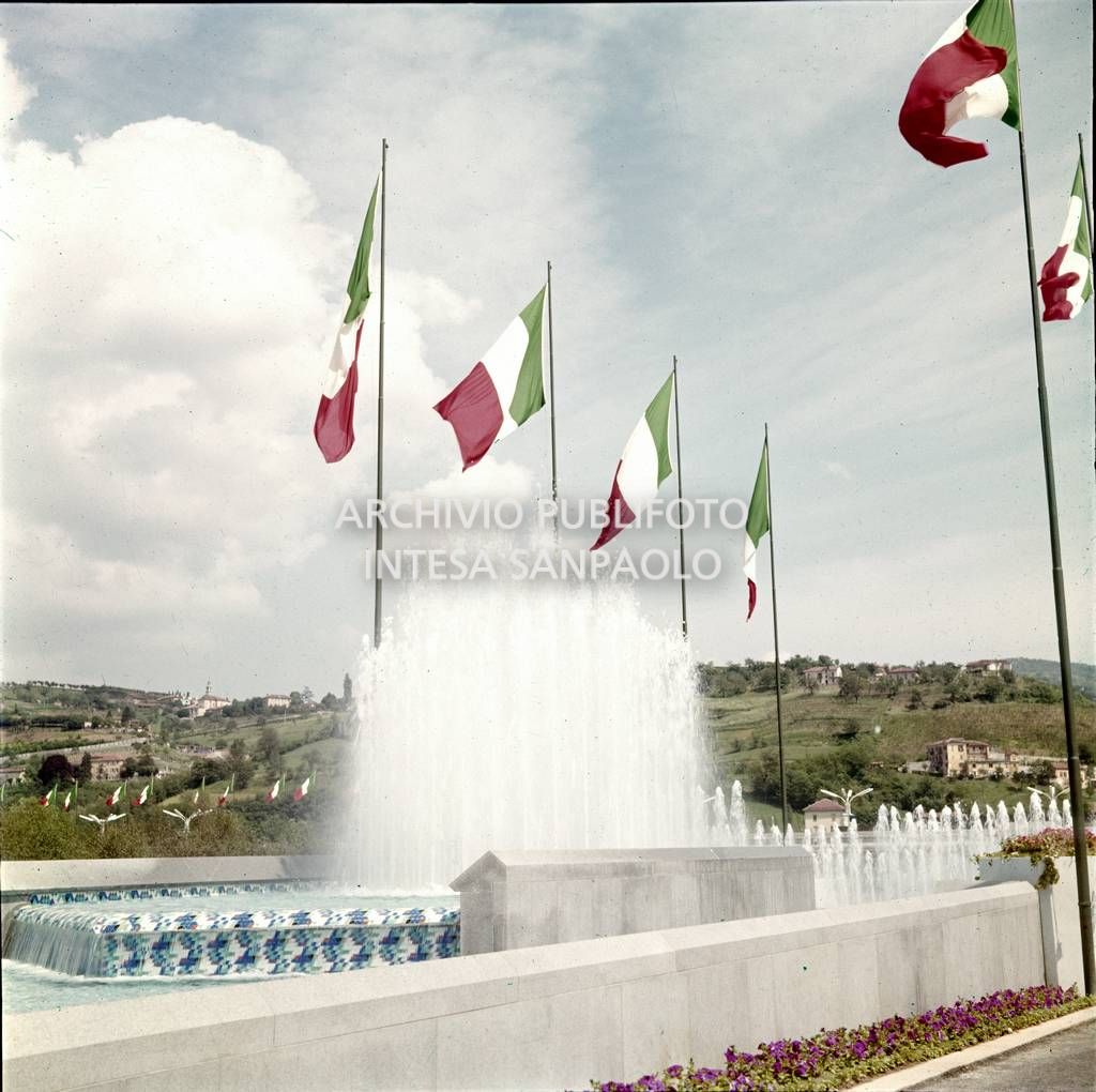 La Fontana Luminosa, costruita in occasione del'Esposizione Internazionale del Lavoro, su progetto di Giuseppe Varaldo e Gian Pio Zuccotti