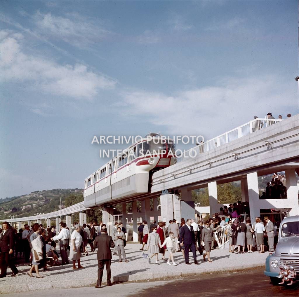Monorotaia che collegava i due poli del quartiere dove si svolse l'Esposizione Internazionale del Lavoro a Torino