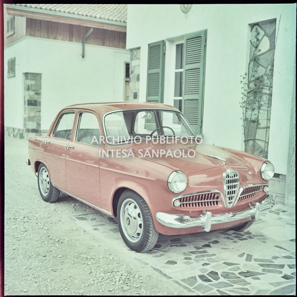 Alfa Romeo Giulietta berlina rossa
