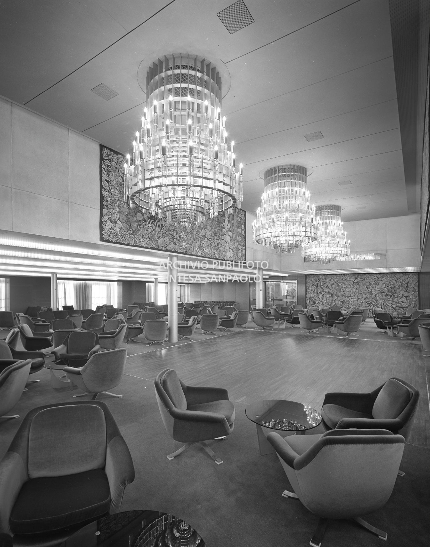 Una delle sale della nave<br>2309/176