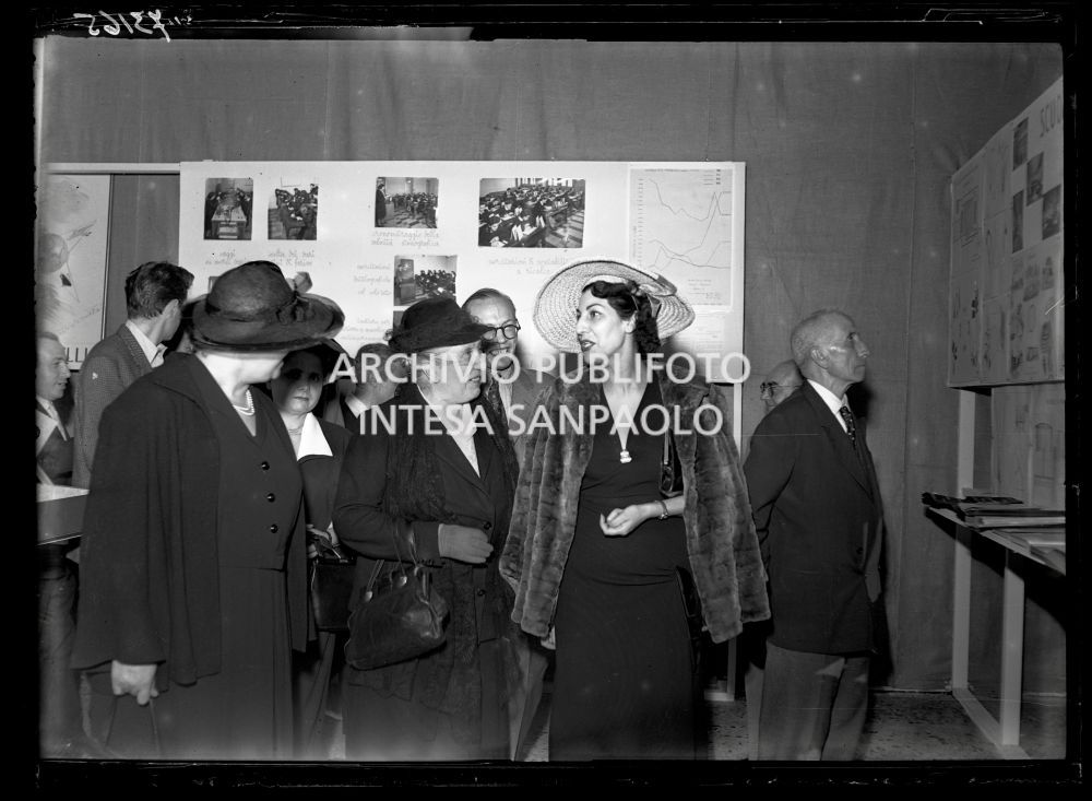Un momento dell'inaugurazione della Mostra Provinciale Istruzione Tecnica all'ex Palazzo Reale<br>73165