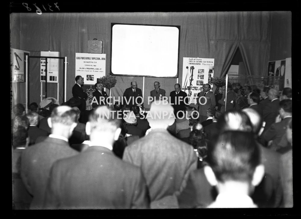Un momento dell'inaugurazione della Mostra Provinciale Istruzione Tecnica all'ex Palazzo Reale alla presenza del prefetto di Milano Tommaso Pavone<br>73168