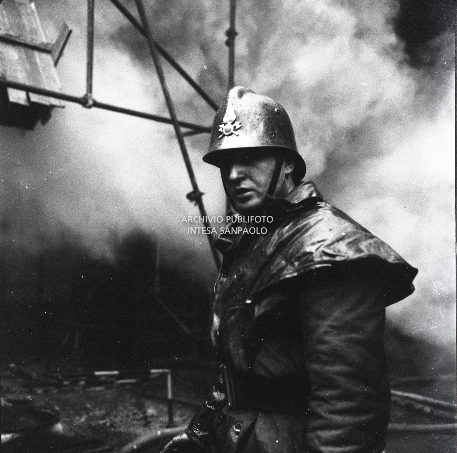 Un vigile del fuoco in primo piano<br>23082/73