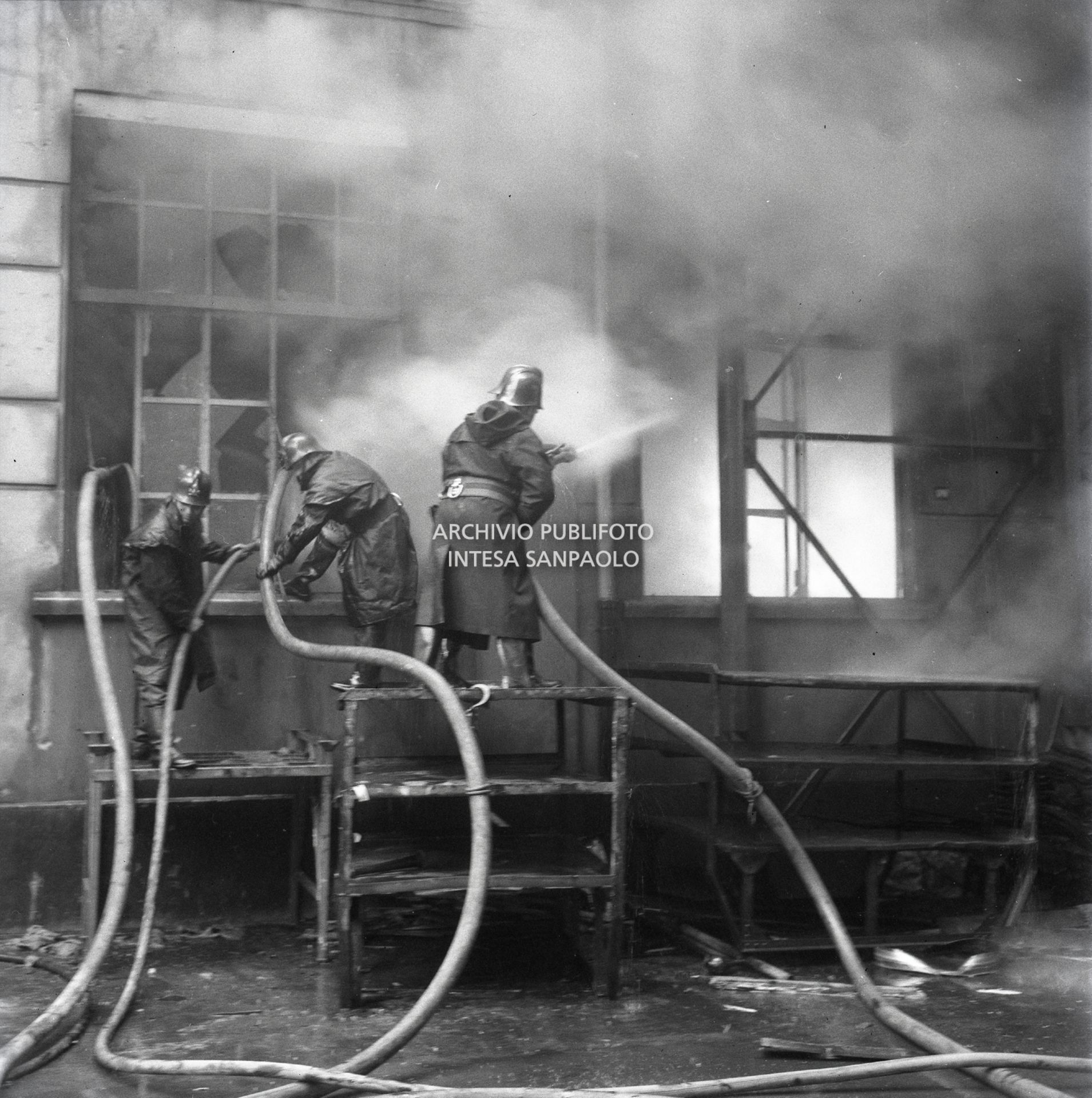 Vigili del fuoco in azione<br>23082/112