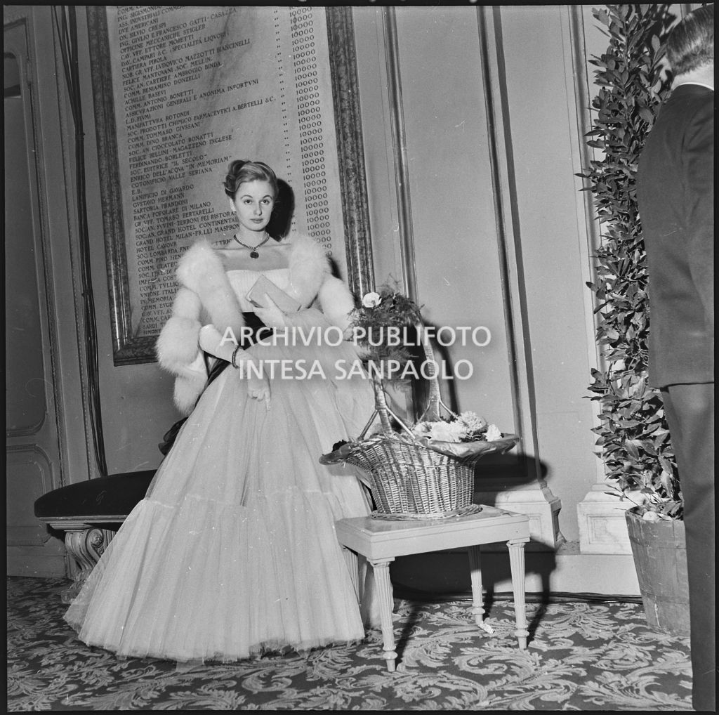 Denis Schmid al Teatro alla Scala in occasione della serata inaugurale della stagione lirica 1952-1953 con l'opera "Macbeth" di Giuseppe Verdi diretta da Victor de Sabata, con la regia di Carl Ebert