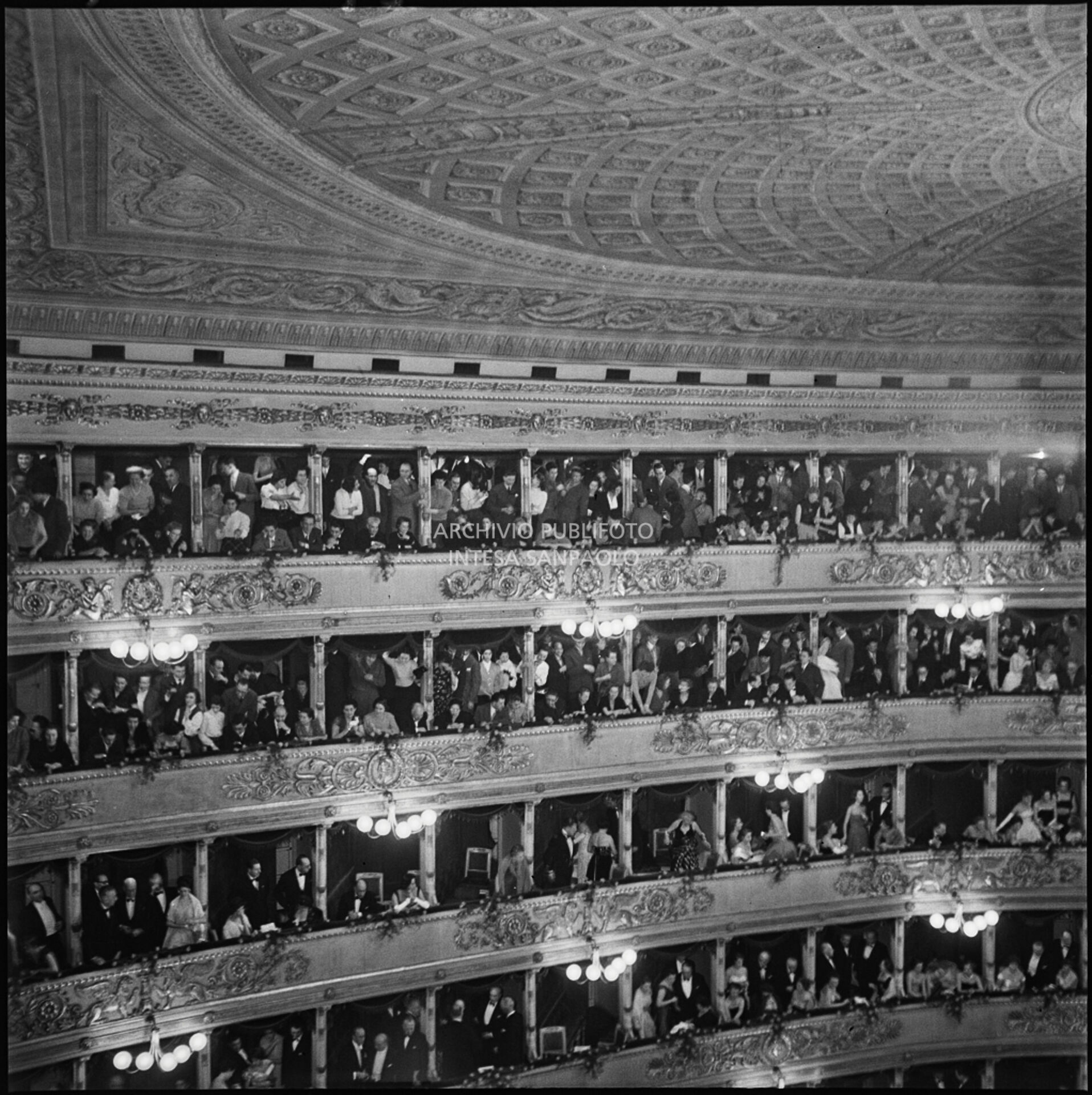 Scorcio Delle Gallerie E Dei Palchi Del Teatro Alla Scala La Sera Dell ...