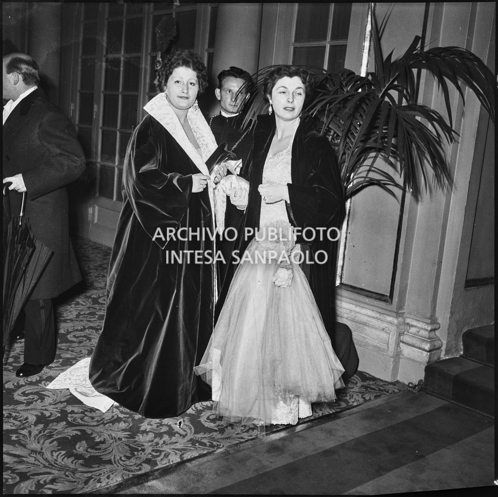 Serata inaugurale della stagione lirica 1953-1954 al Teatro alla Scala con l'opera "La Wally", di Alfredo Catalani, diretta da Carlo Maria Giulini, con la regia di Tatiana Pavlova
