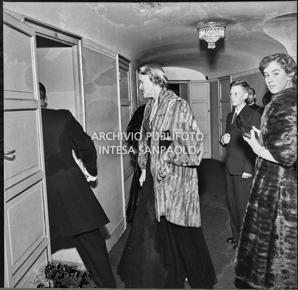 Serata inaugurale della stagione lirica 1953-1954 al Teatro alla Scala con l'opera "La Wally", di Alfredo Catalani, diretta da Carlo Maria Giulini, con la regia di Tatiana Pavlova