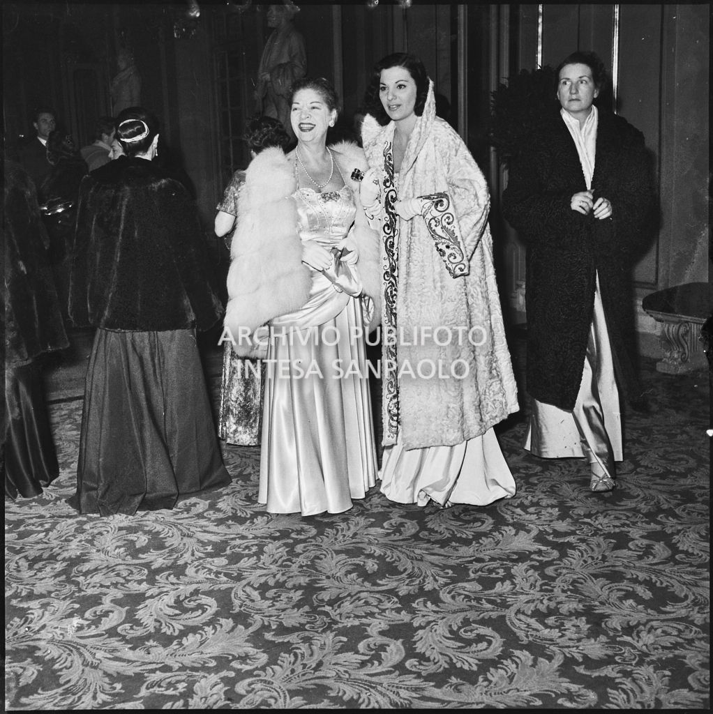 Serata inaugurale della stagione lirica 1953-1954 al Teatro alla Scala con l'opera "La Wally", di Alfredo Catalani, diretta da Carlo Maria Giulini, con la regia di Tatiana Pavlova