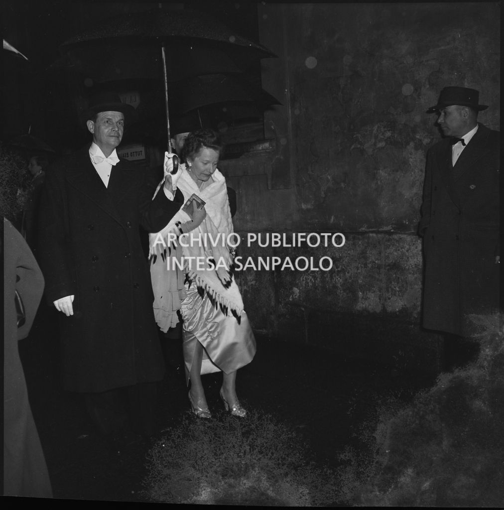 Serata inaugurale della stagione lirica 1953-1954 al Teatro alla Scala con l'opera "La Wally", di Alfredo Catalani, diretta da Carlo Maria Giulini, con la regia di Tatiana Pavlova