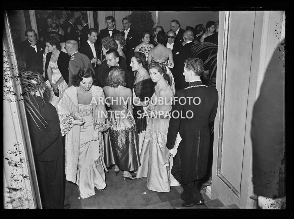 Serata inaugurale della stagione lirica 1953-1954 al Teatro alla Scala con l'opera "La Wally", di Alfredo Catalani, diretta da Carlo Maria Giulini, con la regia di Tatiana Pavlova