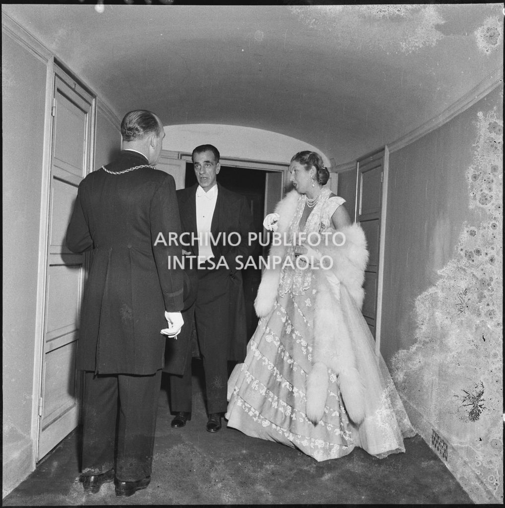 Inaugurazione della stagione lirica al Teatro alla Scala con l'opera "La Vestale", di Gaspare Spontini, con la regia di Luchino Visconti e diretta da Antonino Votto