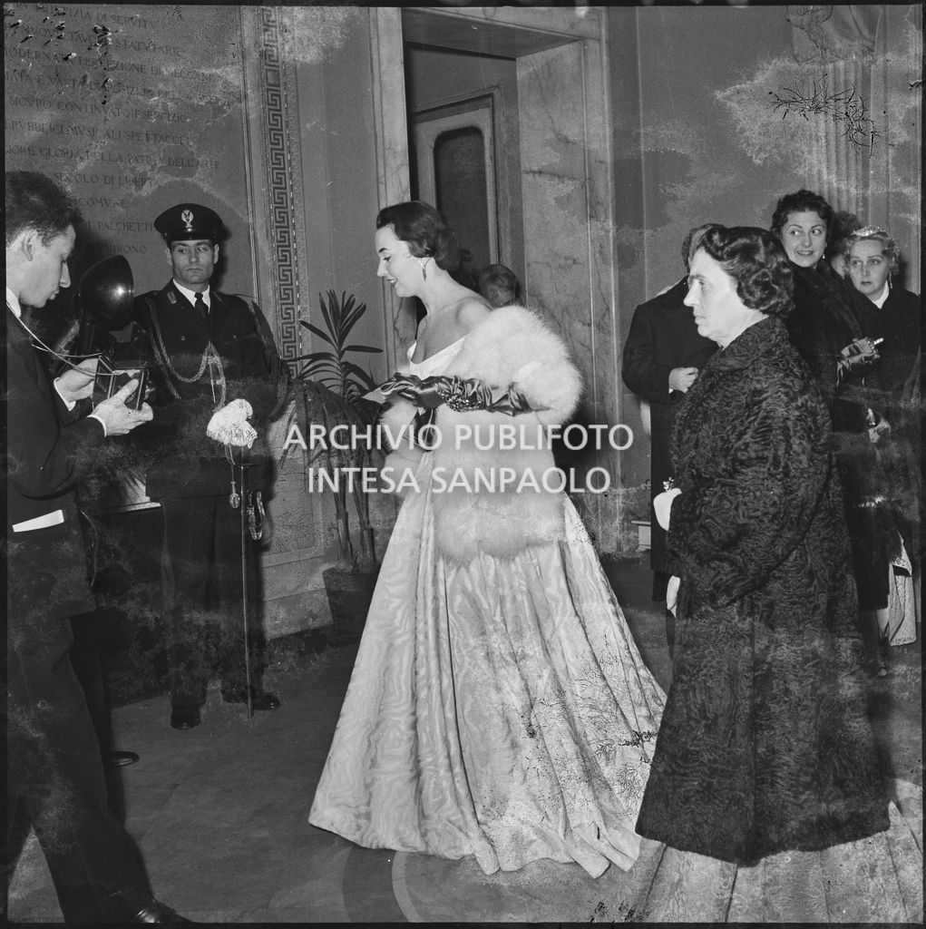 Inaugurazione della stagione lirica al Teatro alla Scala con l'opera "La Vestale", di Gaspare Spontini, con la regia di Luchino Visconti e diretta da Antonino Votto