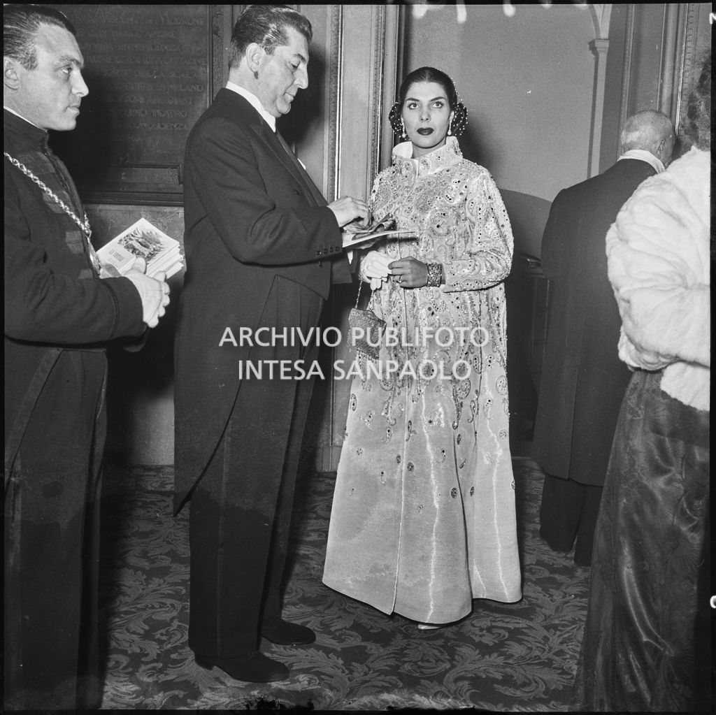 Inaugurazione della stagione lirica al Teatro alla Scala con l'opera "La Vestale", di Gaspare Spontini, con la regia di Luchino Visconti e diretta da Antonino Votto