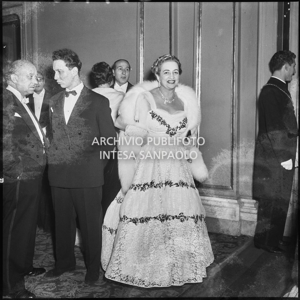 Inaugurazione della stagione lirica al Teatro alla Scala con l'opera "La Vestale", di Gaspare Spontini, con la regia di Luchino Visconti e diretta da Antonino Votto