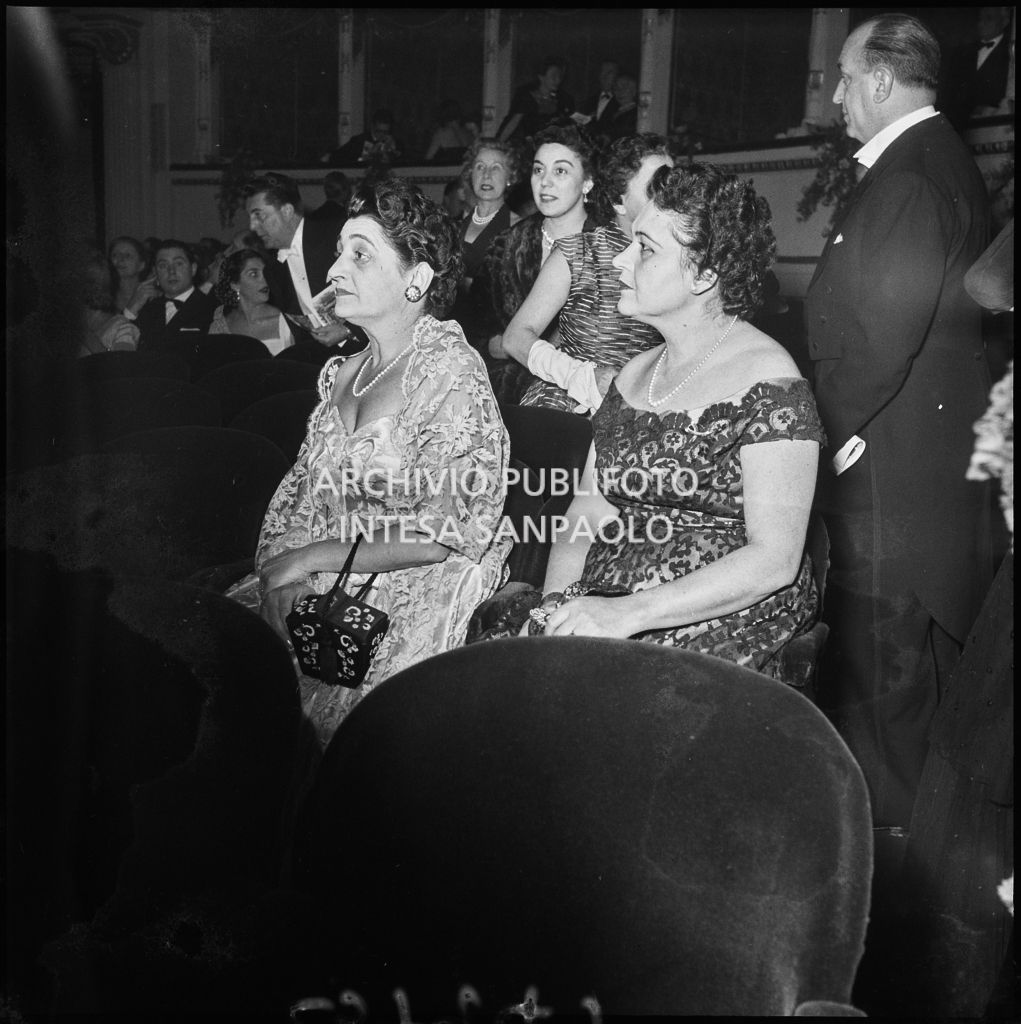 Inaugurazione della stagione lirica al Teatro alla Scala con l'opera "La Vestale", di Gaspare Spontini, con la regia di Luchino Visconti e diretta da Antonino Votto