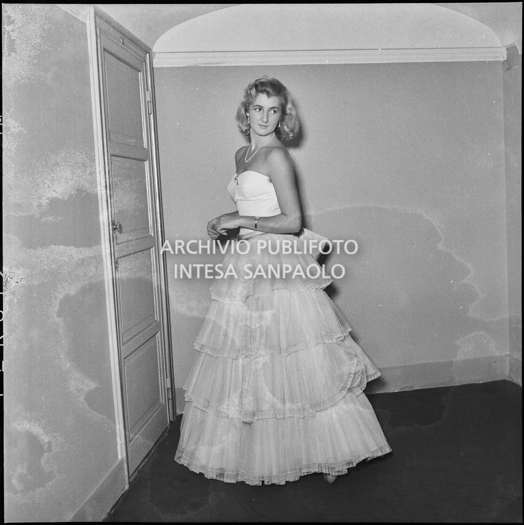 Inaugurazione della stagione lirica al Teatro alla Scala con l'opera "La Vestale", di Gaspare Spontini, con la regia di Luchino Visconti e diretta da Antonino Votto