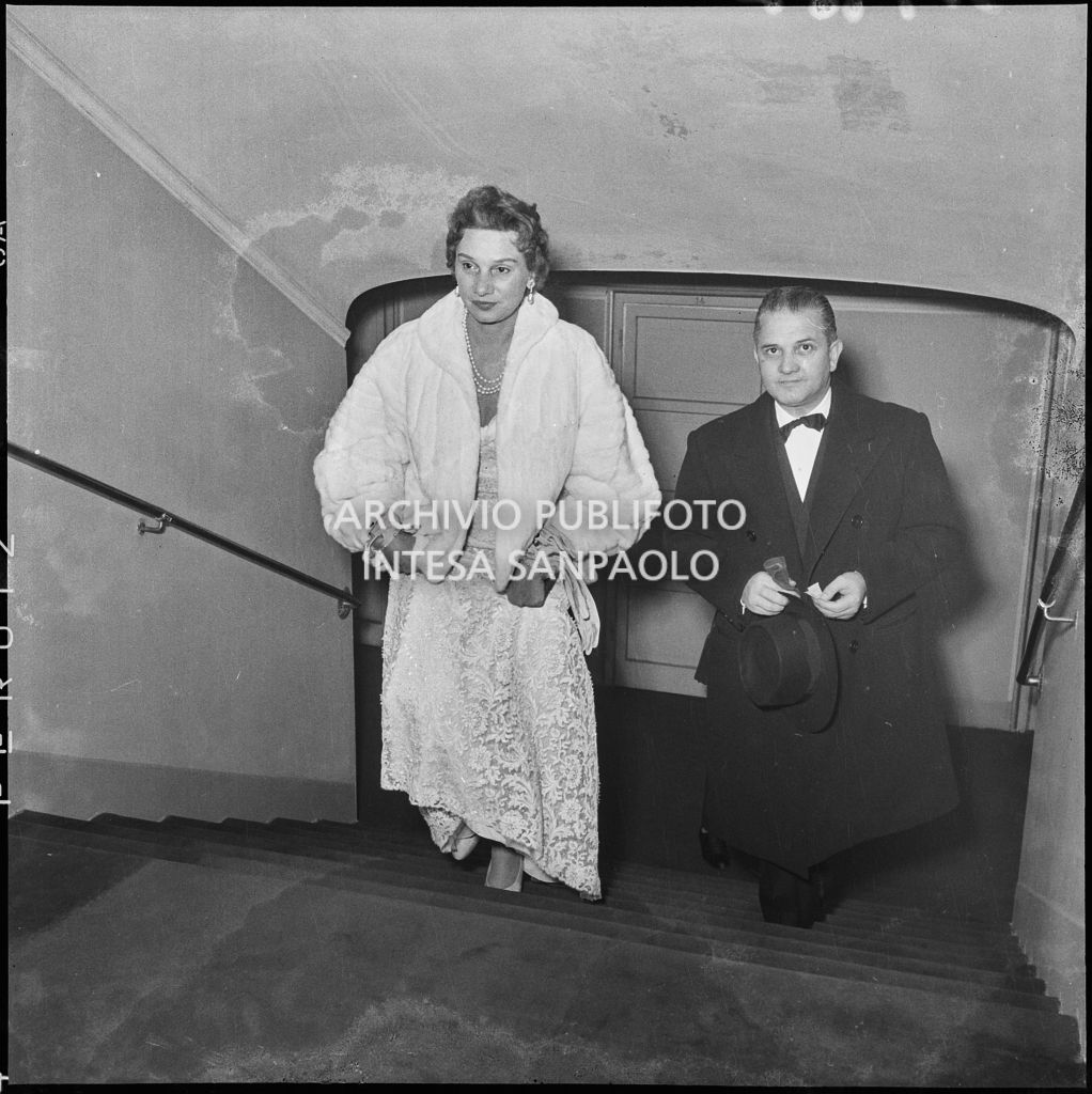 Inaugurazione della stagione lirica al Teatro alla Scala con l'opera "La Vestale", di Gaspare Spontini, con la regia di Luchino Visconti e diretta da Antonino Votto