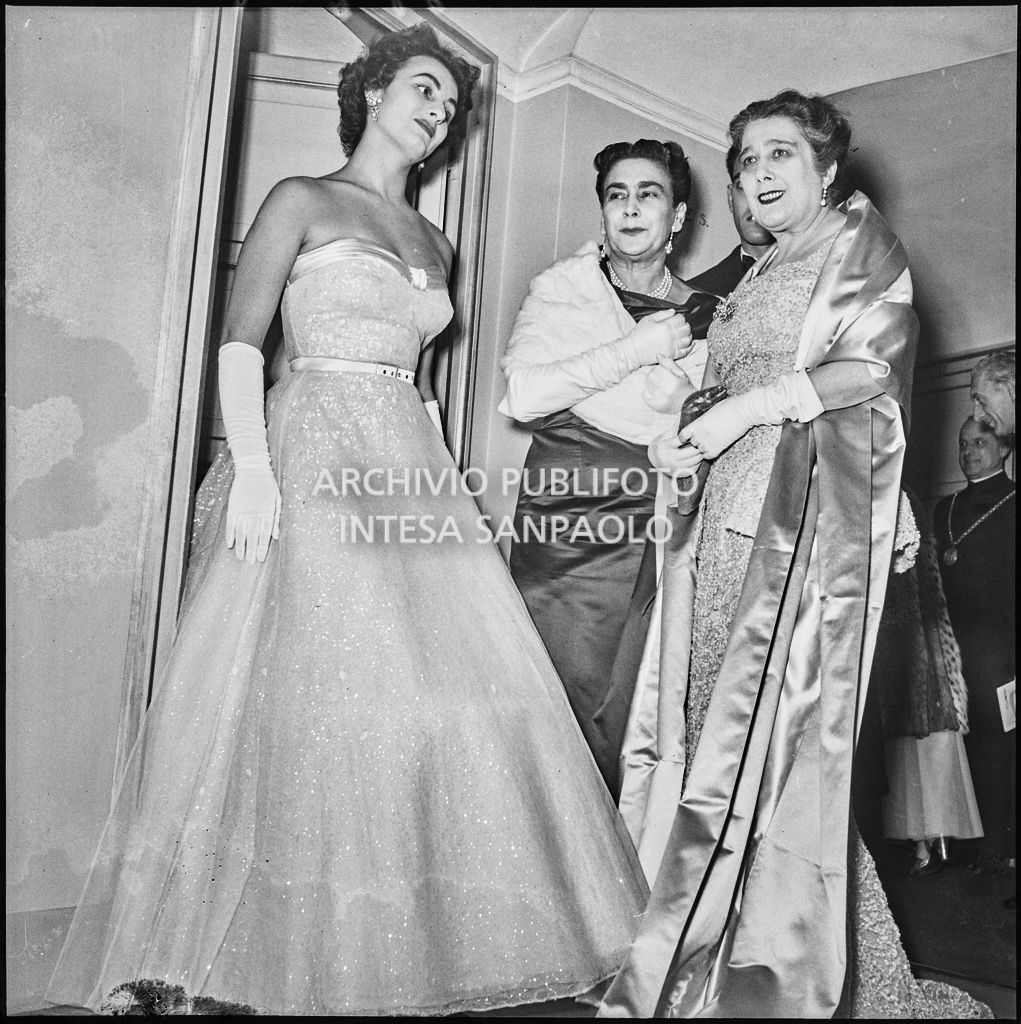 Inaugurazione della stagione lirica al Teatro alla Scala con l'opera "La Vestale", di Gaspare Spontini, con la regia di Luchino Visconti e diretta da Antonino Votto