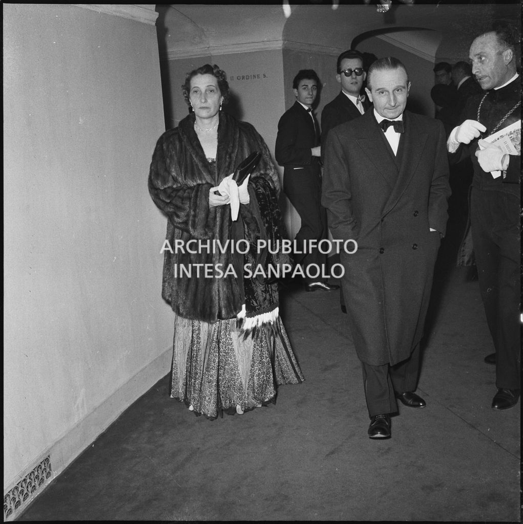 Inaugurazione della stagione lirica al Teatro alla Scala con l'opera "La Vestale", di Gaspare Spontini, con la regia di Luchino Visconti e diretta da Antonino Votto