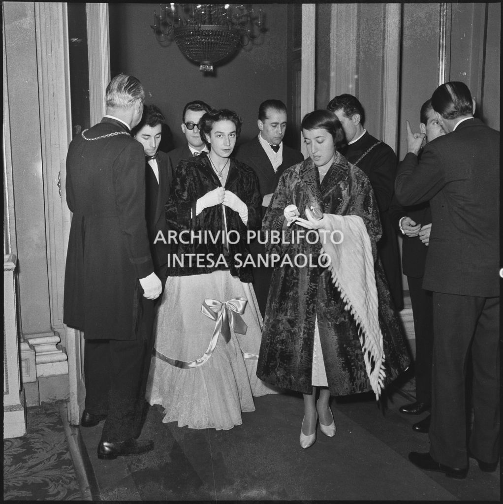 Inaugurazione della stagione lirica al Teatro alla Scala con l'opera "La Vestale", di Gaspare Spontini, con la regia di Luchino Visconti e diretta da Antonino Votto