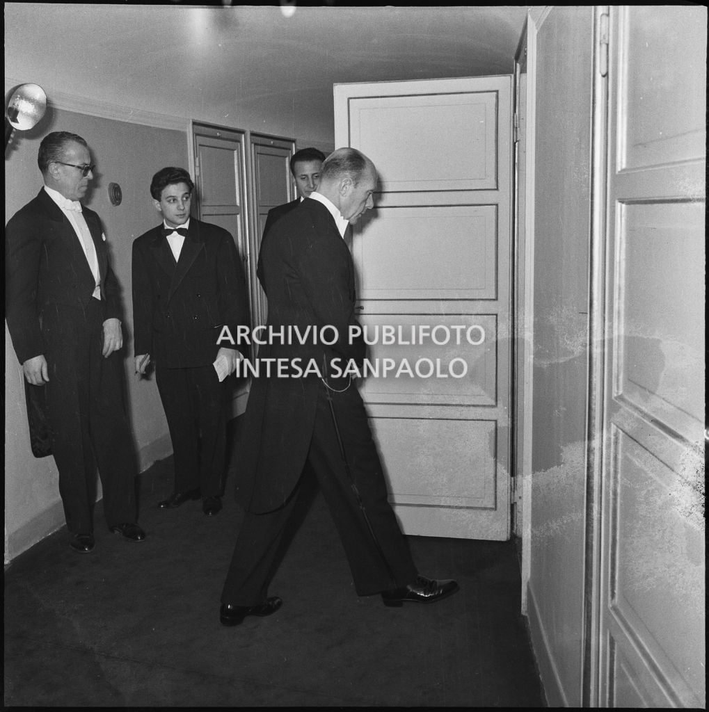 Inaugurazione della stagione lirica al Teatro alla Scala con l'opera "La Vestale", di Gaspare Spontini, con la regia di Luchino Visconti e diretta da Antonino Votto