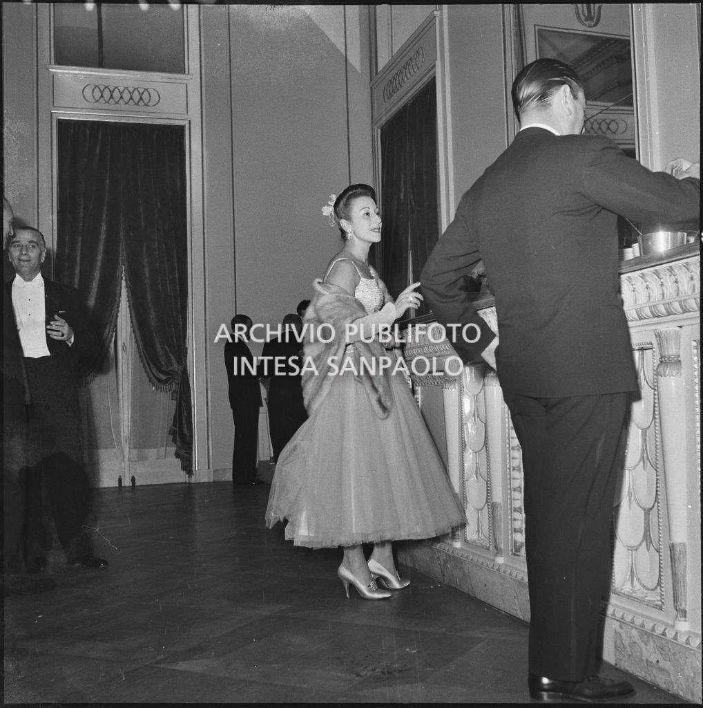 Inaugurazione della stagione lirica al Teatro alla Scala con l'opera "La Vestale", di Gaspare Spontini, con la regia di Luchino Visconti e diretta da Antonino Votto