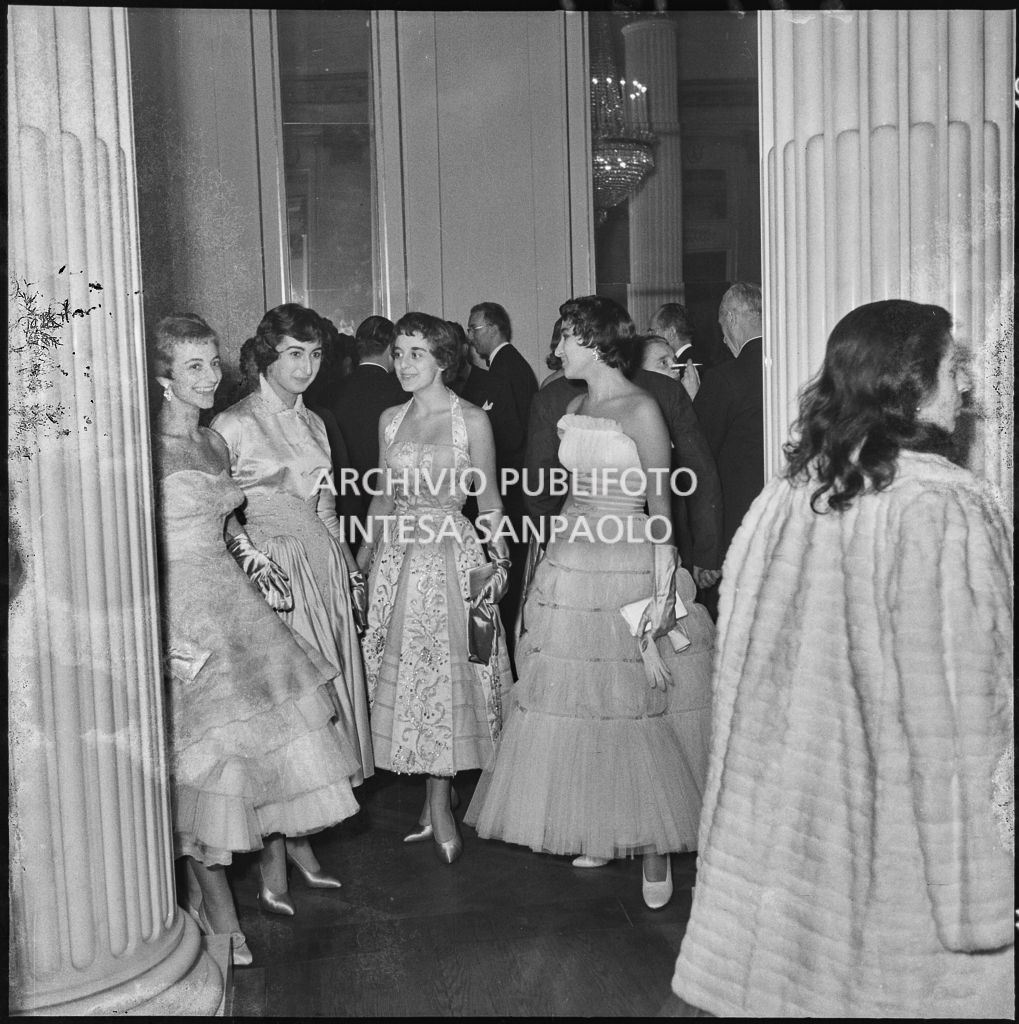 Inaugurazione della stagione lirica al Teatro alla Scala con l'opera "La Vestale", di Gaspare Spontini, con la regia di Luchino Visconti e diretta da Antonino Votto