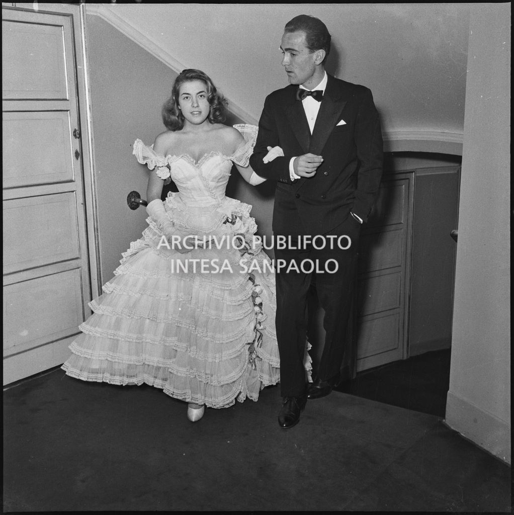 Inaugurazione della stagione lirica al Teatro alla Scala con l'opera "La Vestale", di Gaspare Spontini, con la regia di Luchino Visconti e diretta da Antonino Votto