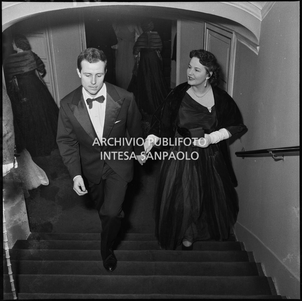 Inaugurazione della stagione lirica al Teatro alla Scala con l'opera "La Vestale", di Gaspare Spontini, con la regia di Luchino Visconti e diretta da Antonino Votto