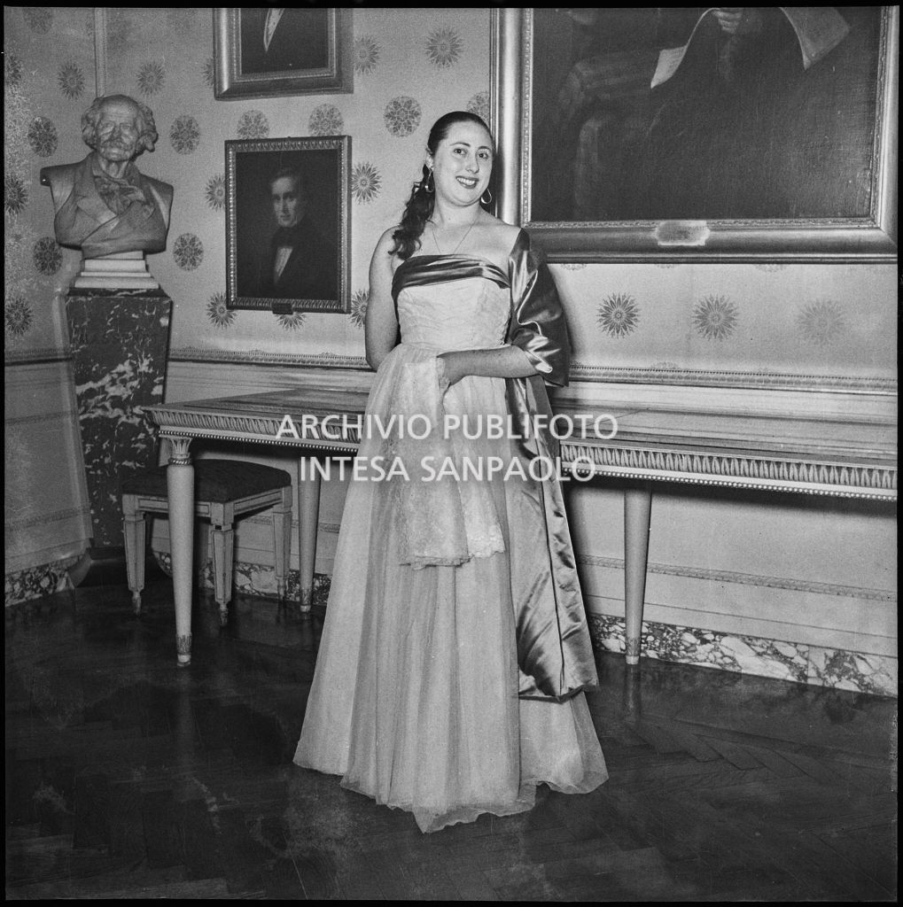 Inaugurazione della stagione lirica al Teatro alla Scala con l'opera "La Vestale", di Gaspare Spontini, con la regia di Luchino Visconti e diretta da Antonino Votto