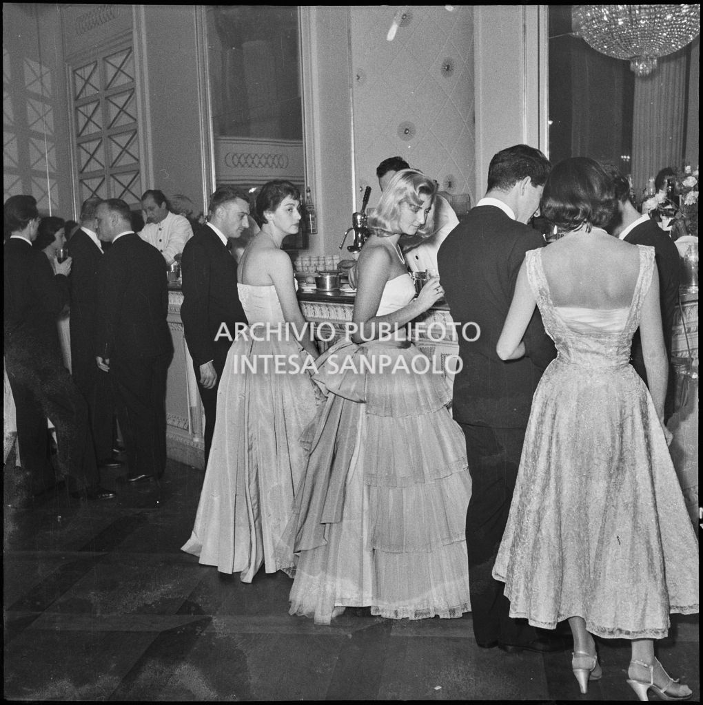 Inaugurazione della stagione lirica al Teatro alla Scala con l'opera "La Vestale", di Gaspare Spontini, con la regia di Luchino Visconti e diretta da Antonino Votto