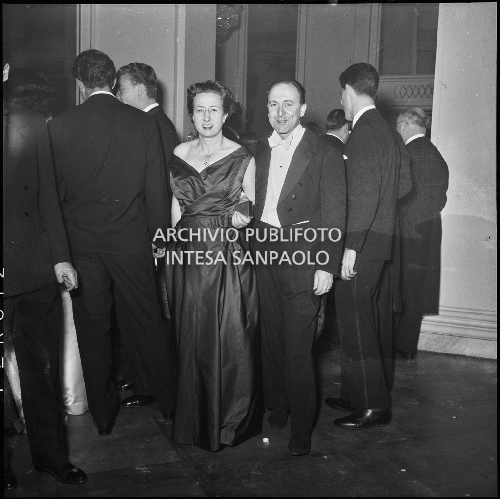 Inaugurazione della stagione lirica al Teatro alla Scala con l'opera "La Vestale", di Gaspare Spontini, con la regia di Luchino Visconti e diretta da Antonino Votto