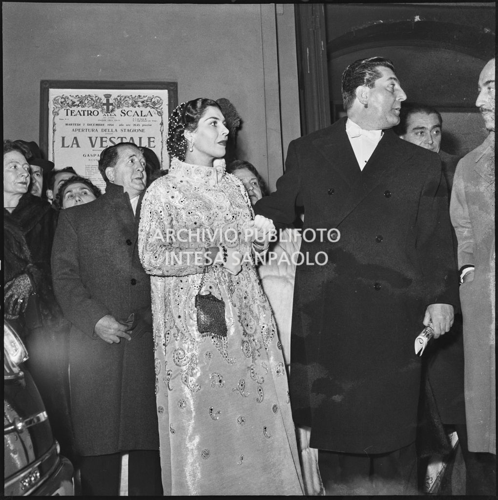 Inaugurazione della stagione lirica al Teatro alla Scala con l'opera "La Vestale", di Gaspare Spontini, con la regia di Luchino Visconti e diretta da Antonino Votto