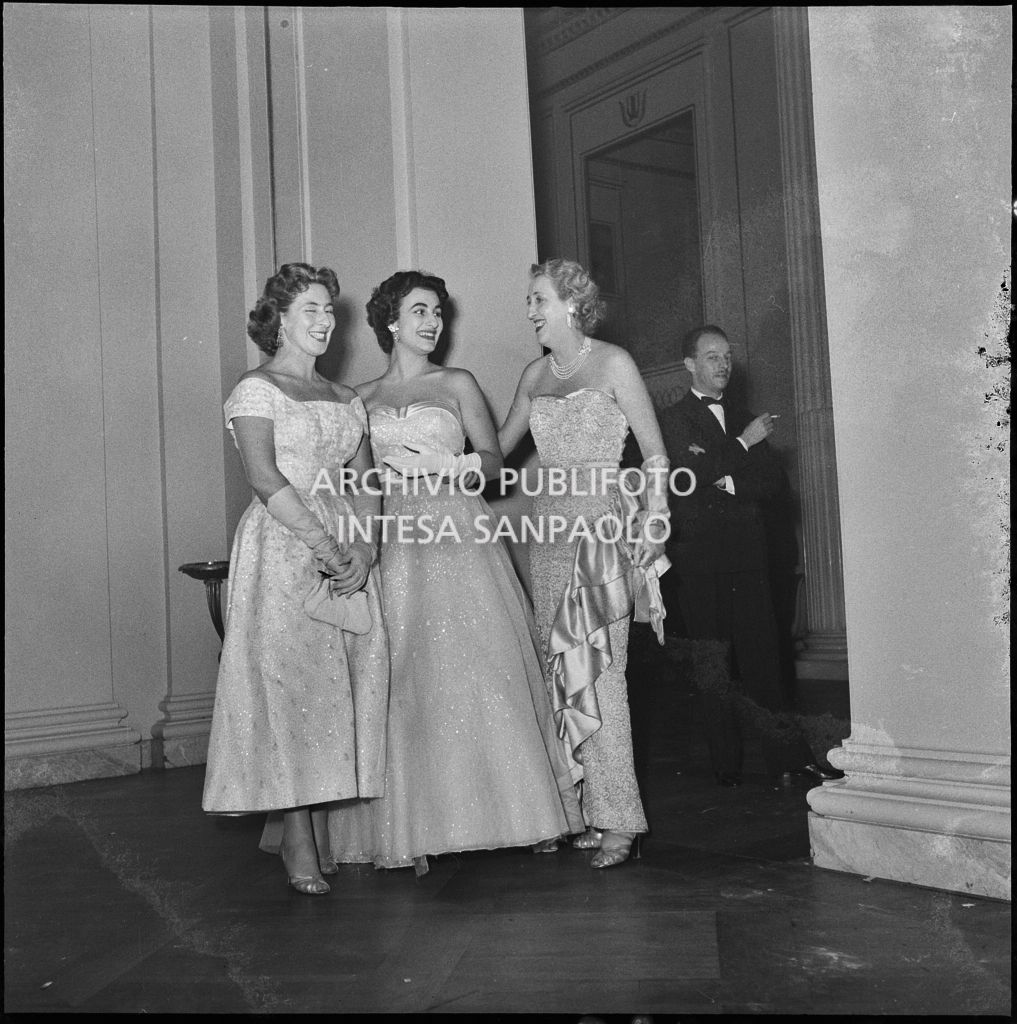 Inaugurazione della stagione lirica al Teatro alla Scala con l'opera "La Vestale", di Gaspare Spontini, con la regia di Luchino Visconti e diretta da Antonino Votto