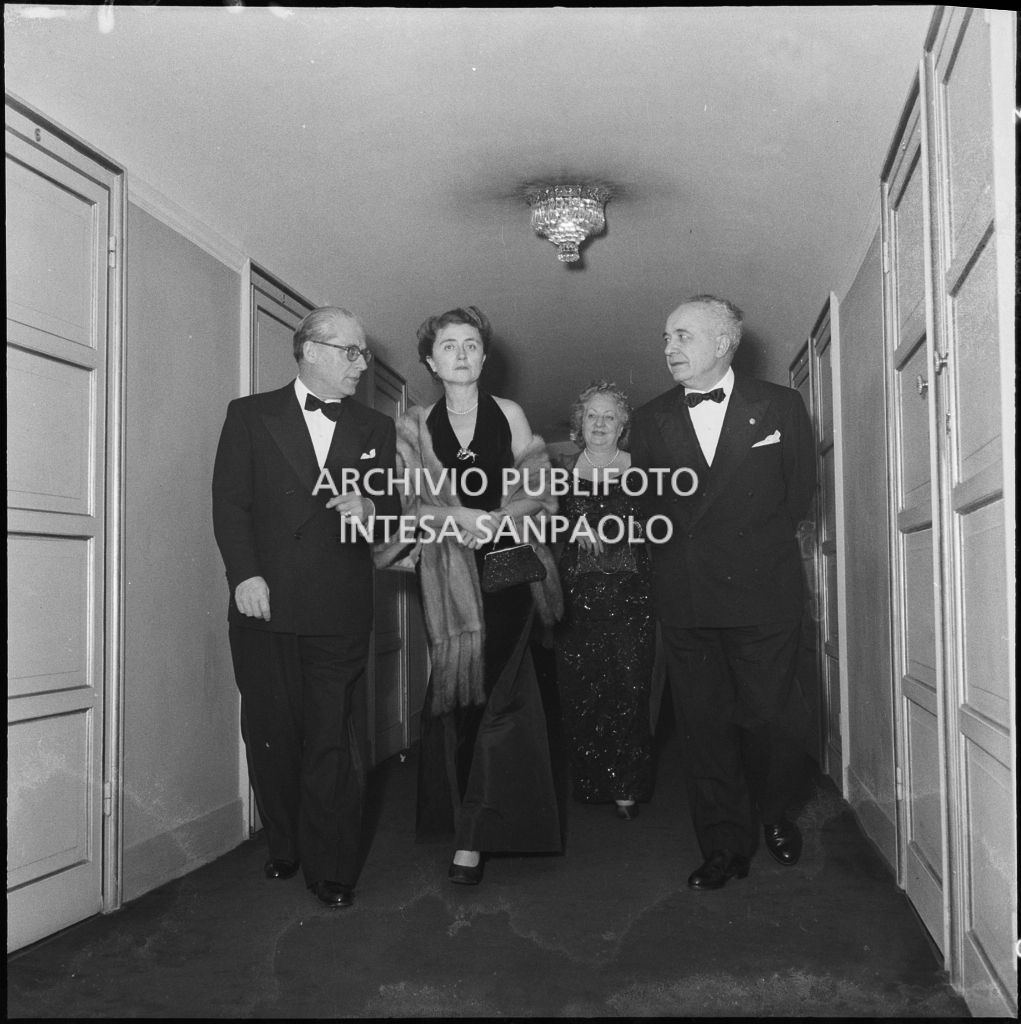 Inaugurazione della stagione lirica al Teatro alla Scala con l'opera "La Vestale", di Gaspare Spontini, con la regia di Luchino Visconti e diretta da Antonino Votto