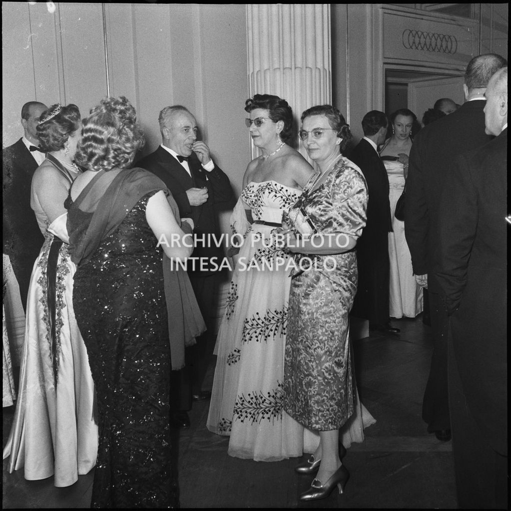 Inaugurazione della stagione lirica al Teatro alla Scala con l'opera "La Vestale", di Gaspare Spontini, con la regia di Luchino Visconti e diretta da Antonino Votto