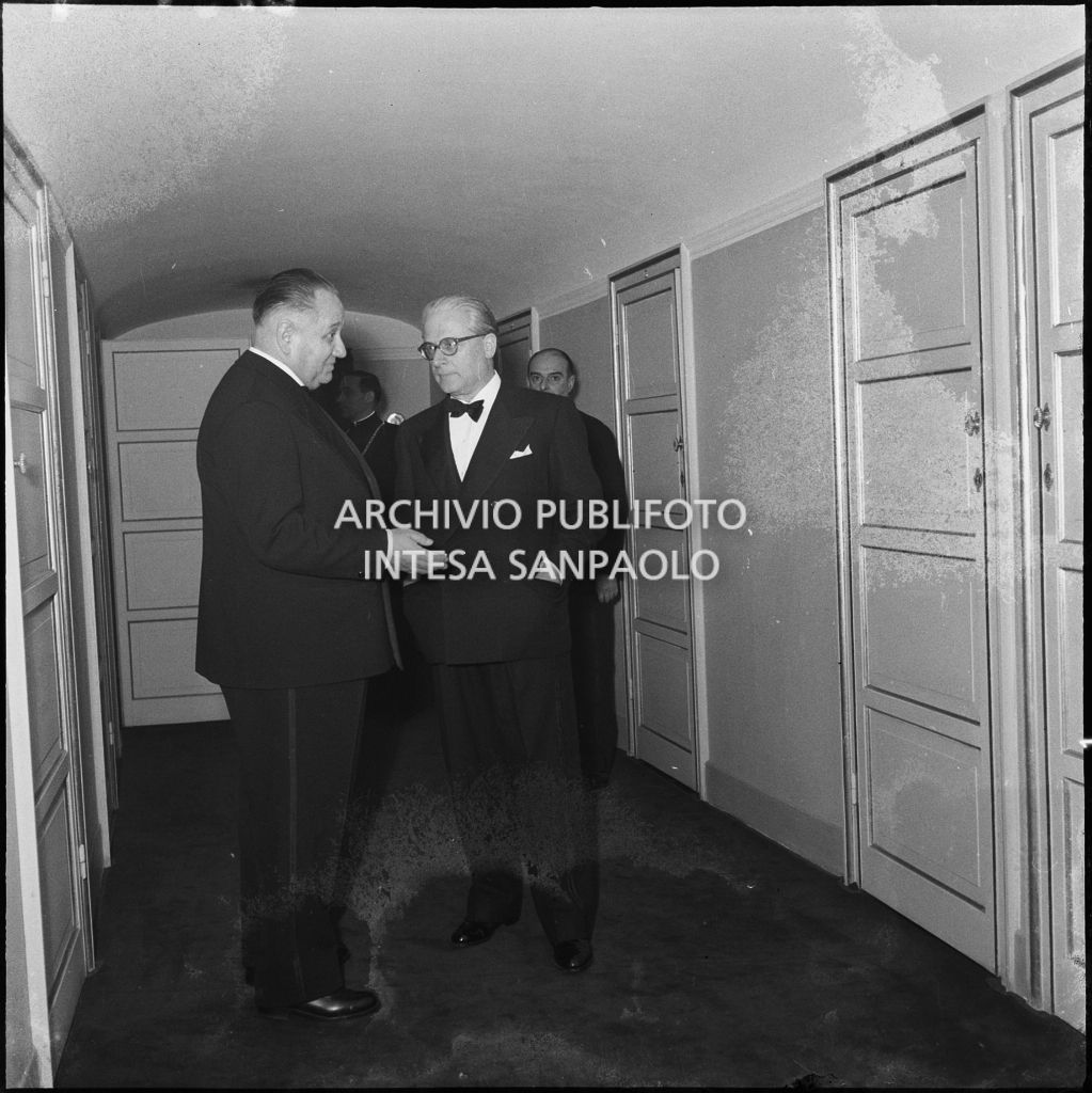 Inaugurazione della stagione lirica al Teatro alla Scala con l'opera "La Vestale", di Gaspare Spontini, con la regia di Luchino Visconti e diretta da Antonino Votto